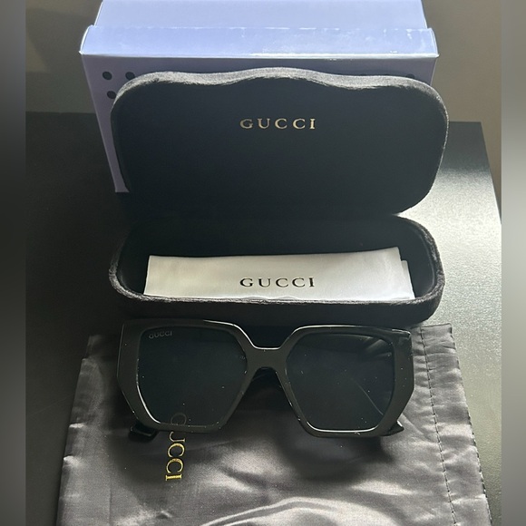 Gucci Black Sunglasses with Gold with box - Picture 2 of 4